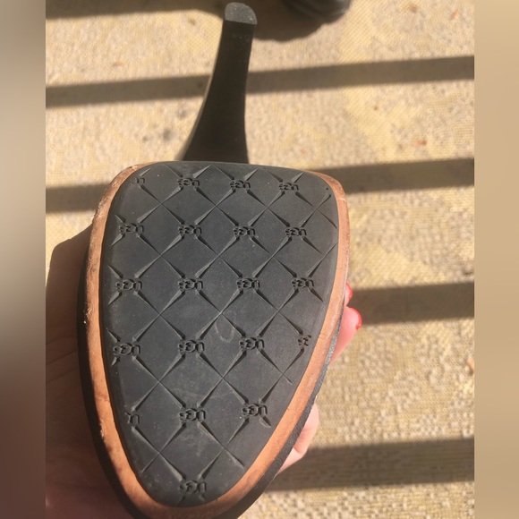 Worn once black UGG brand heel. - Picture 2 of 3